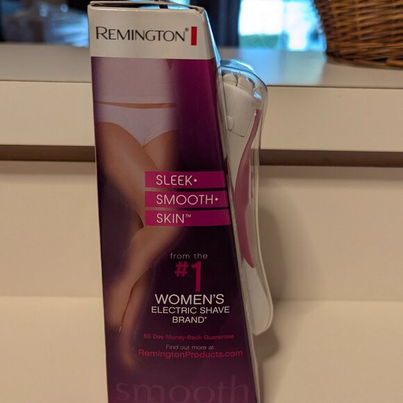 Remington Pink Rechargeable Shaver New - Picture 3 of 7